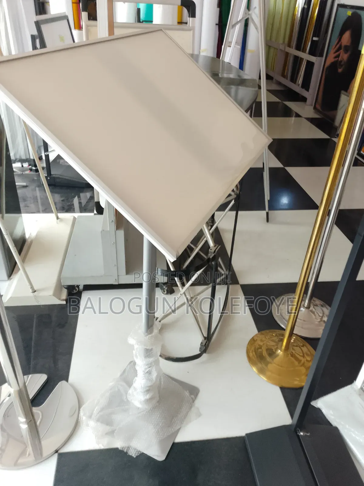 Light Pulpit for Holding Light Documents