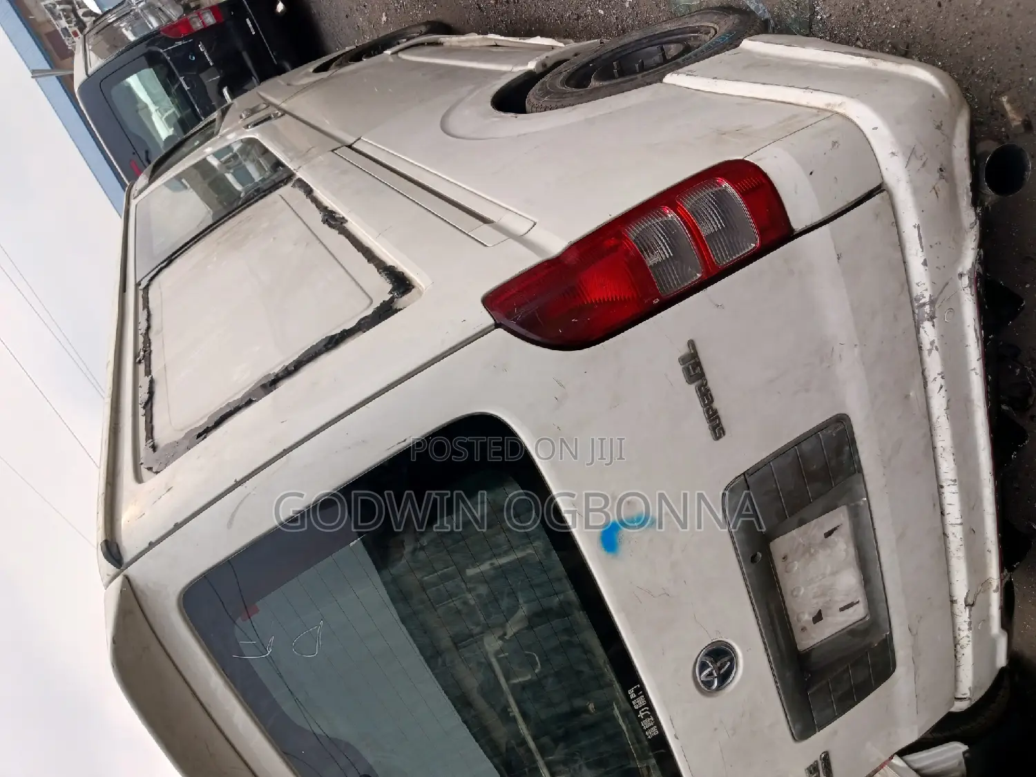 Toyota HiAce 2010 White