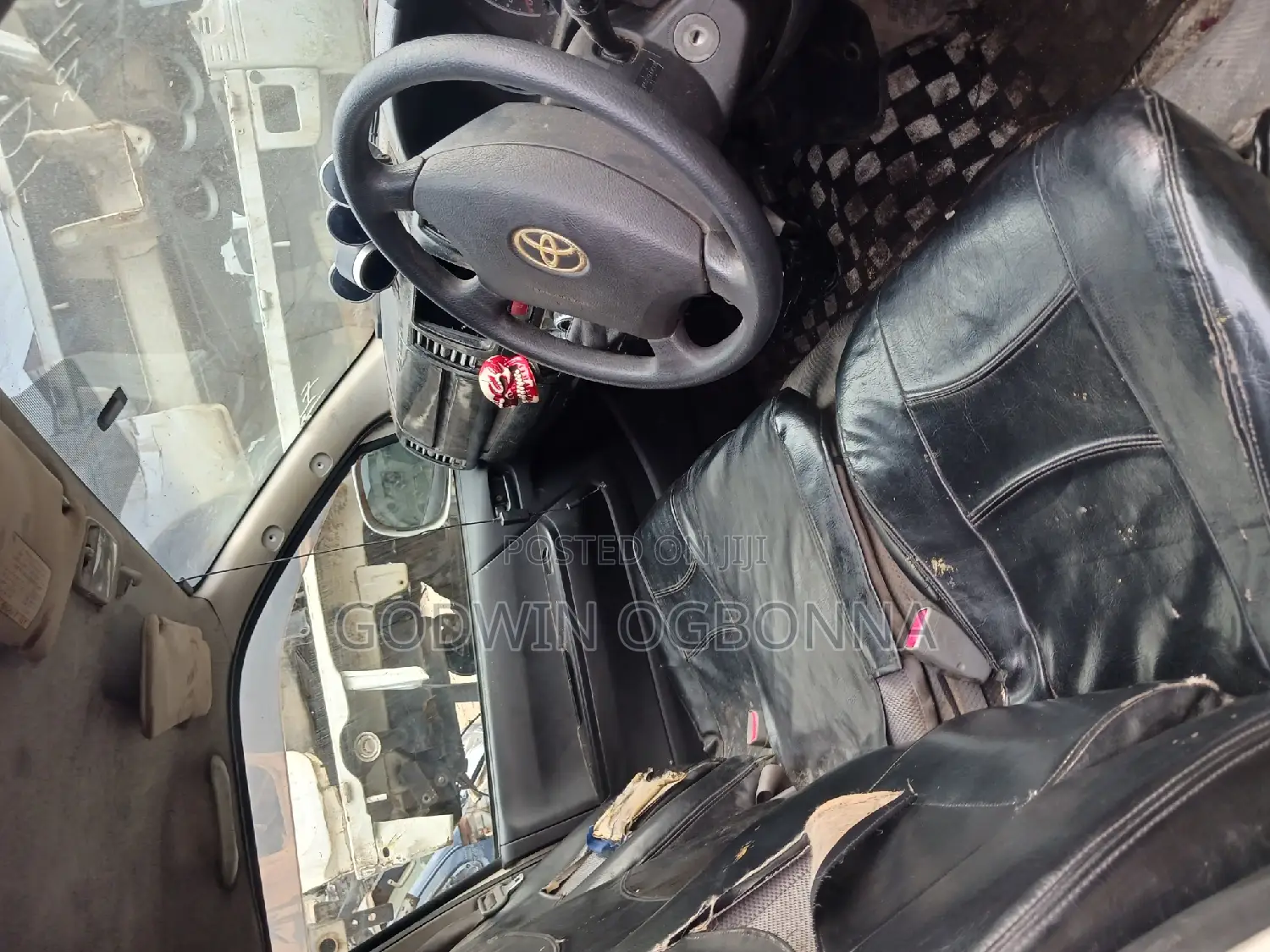 Toyota HiAce 2010 White
