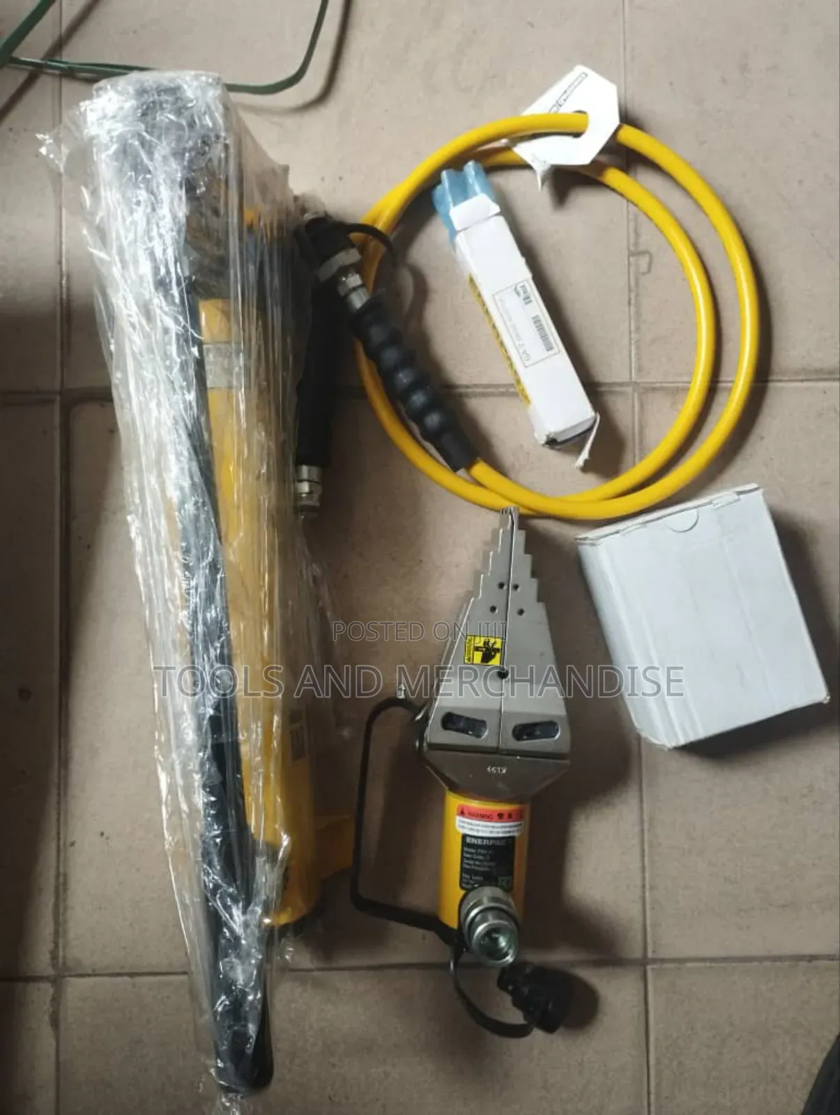 Hydraulic Flange Spreader (ENERPAC)