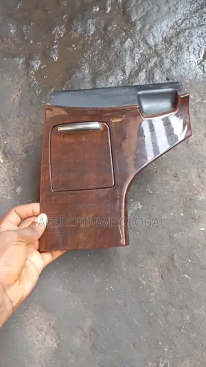 Console Venza 2010/2015 Available