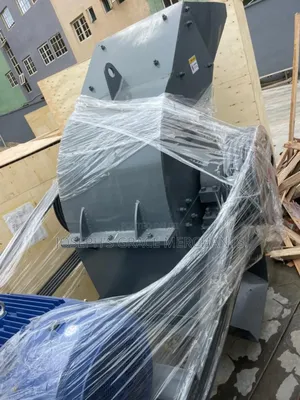 Hammer Stone Crusher Machine. 55kw. (India)
