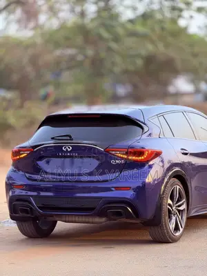 Infiniti Q30 2016 Blue