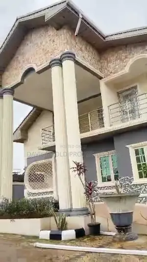 6bdrm Duplex in Benin City for sale