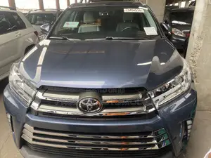 Toyota Highlander XLE 4x4 V6 (3.5L 6cyl 8A) 2018 Blue
