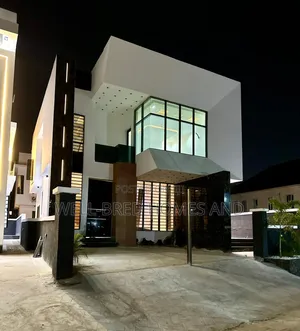 5 Bedroom Luxury Home With Cinema, Swimming Pool and Rooftop