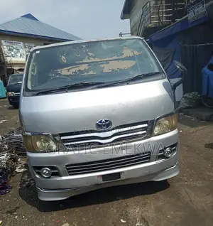 Photo - Toyota HiAce 2012 Silver