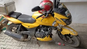 Photo - Bajaj Boxer 2023 Yellow
