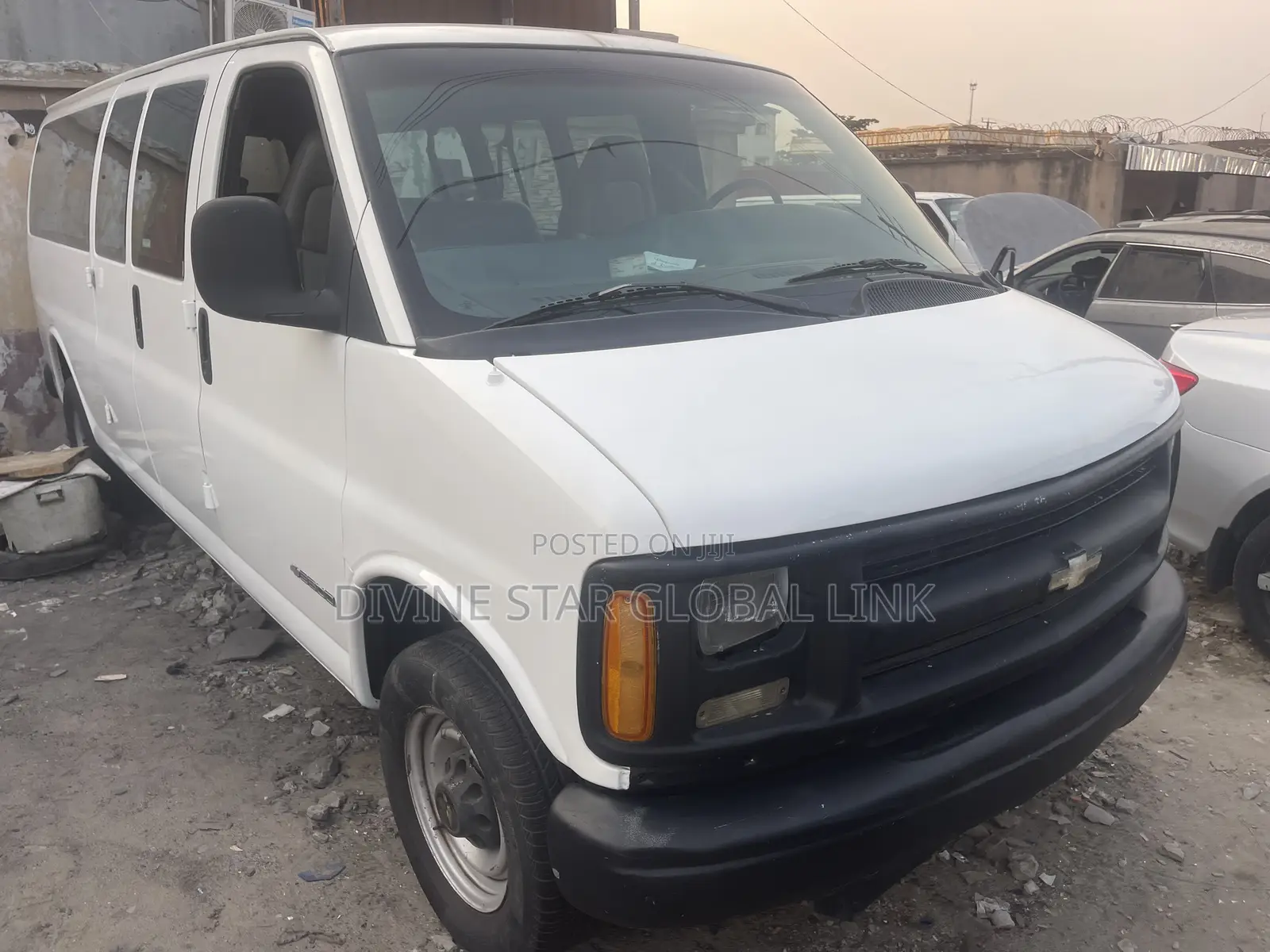 Ford E350 2005 White
