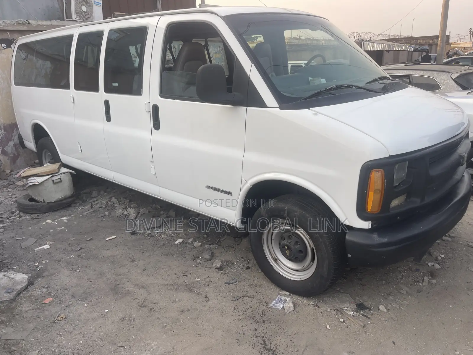 Ford E350 2005 White