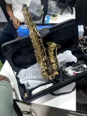 Photo - Yamaha Saxophone With Complete Accessories
