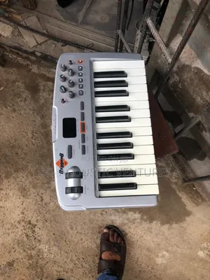 Uk Used Maudio 2 Octave Midi Keyboard