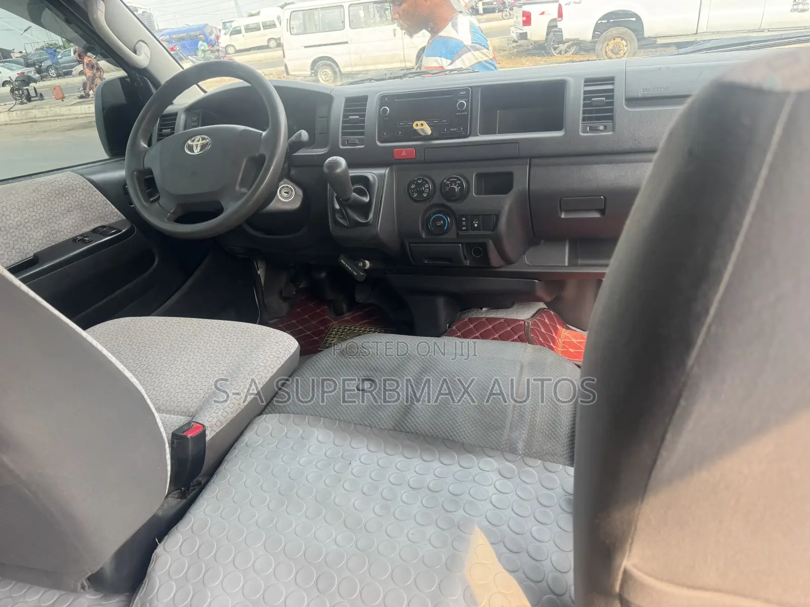 Toyota HiAce 2018 White