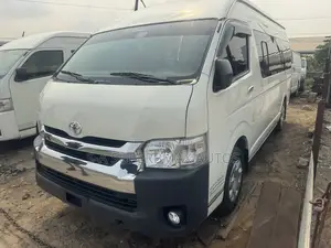 Toyota HiAce 2018 White