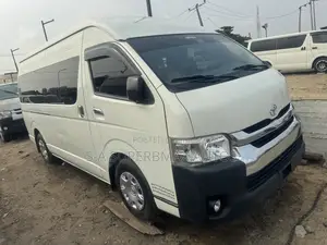 Toyota HiAce 2017 White