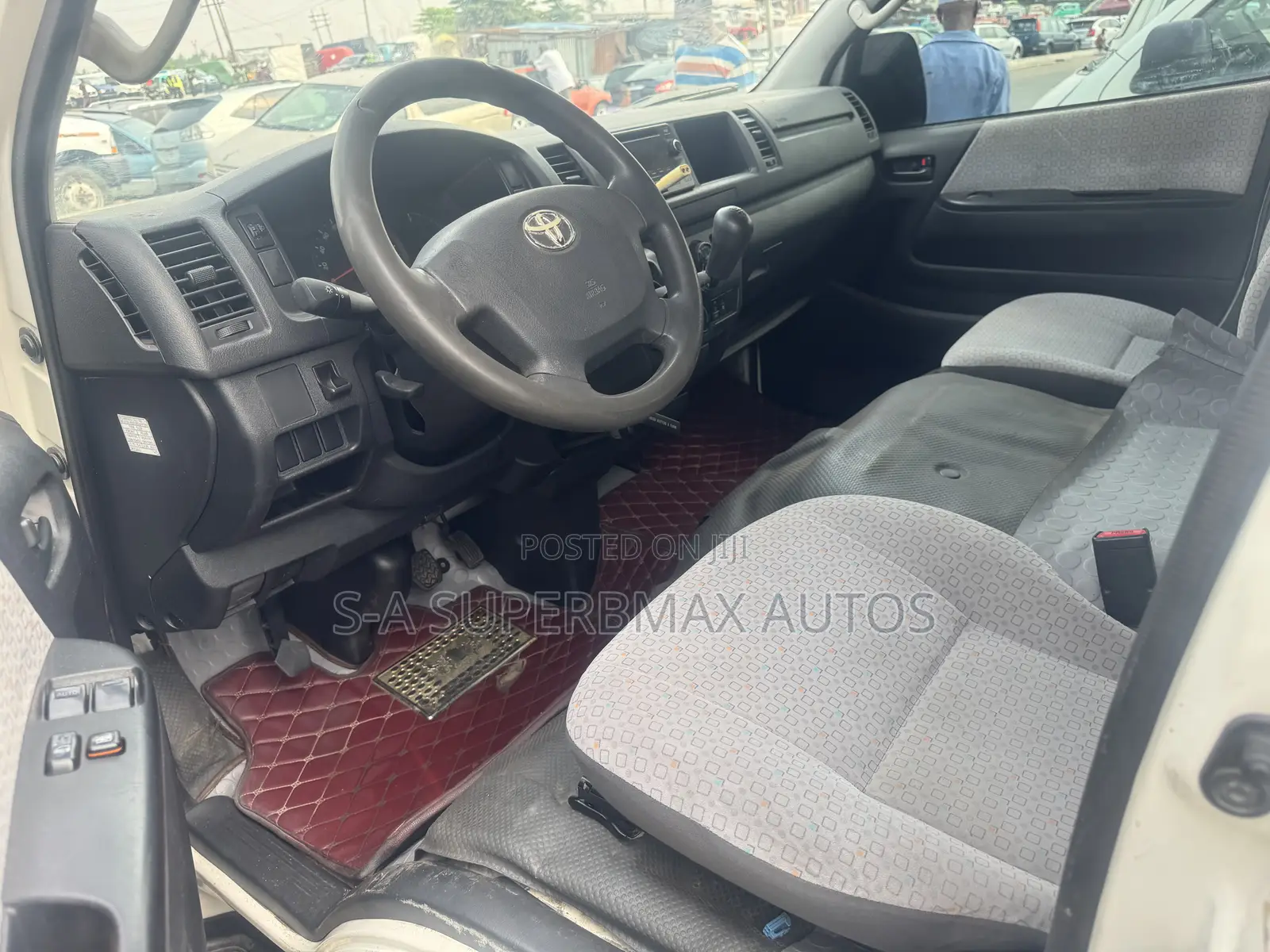 Toyota HiAce 2017 White