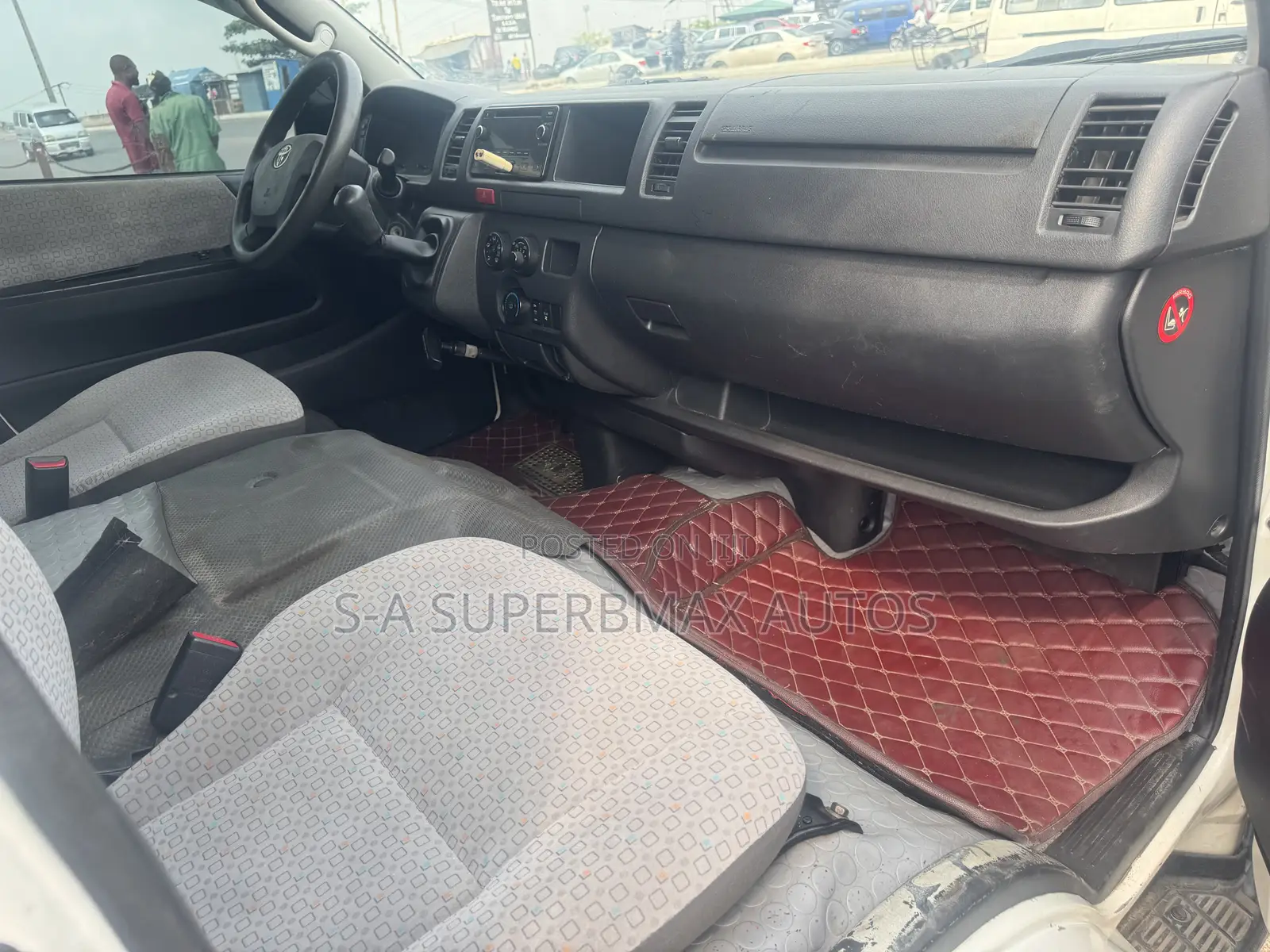 Toyota HiAce 2017 White