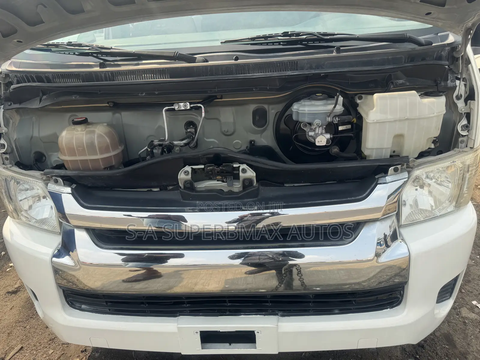 Toyota HiAce 2017 White