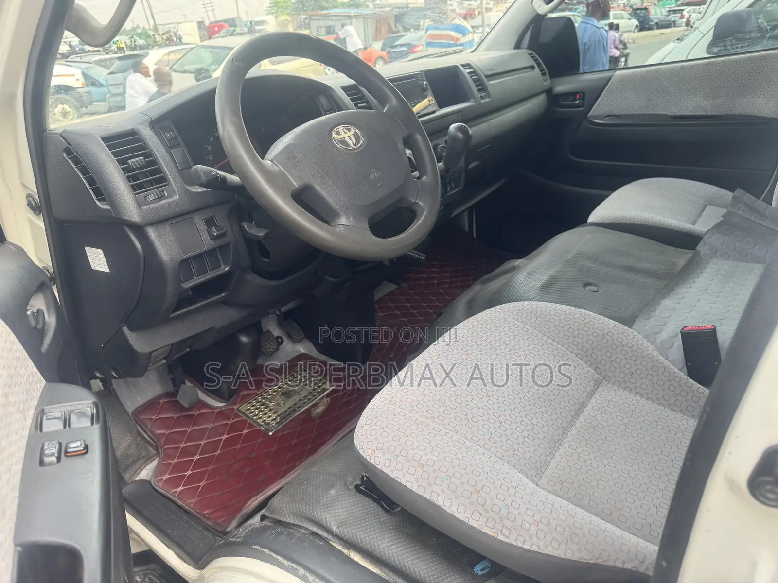 Toyota HiAce 2017 White