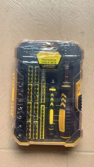 Screwdriver Set With Multiple Bits