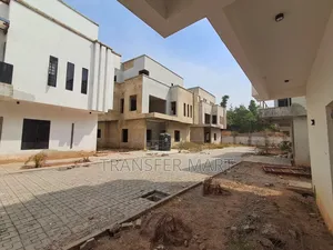 5 Bedroom Duplexes With 2 Boys Quarters en-Suite