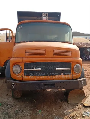 Mercedes Benz 6 Tyres Tipper Truck - 911