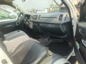 Toyota HiAce 2013 White