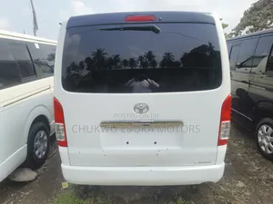 Toyota HiAce 2013 White