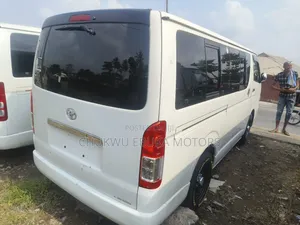 Toyota HiAce 2013 White