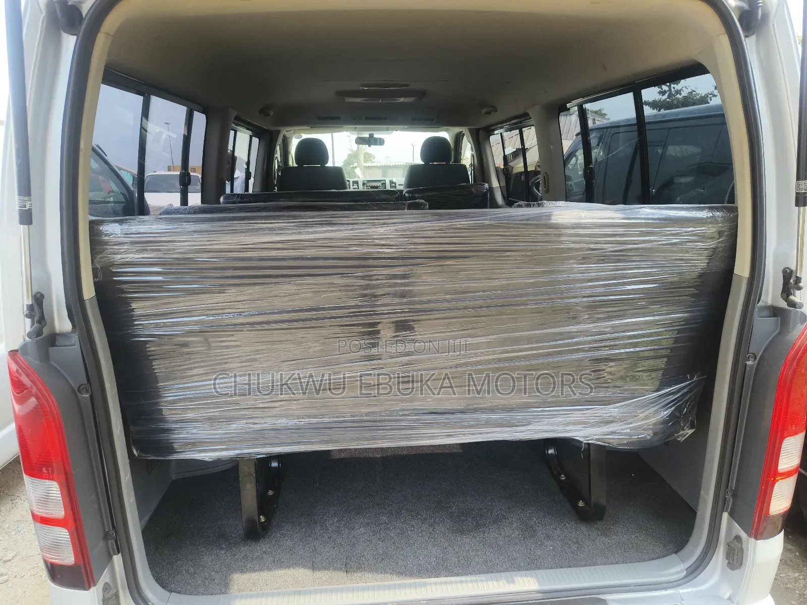 Toyota HiAce 2014 Silver