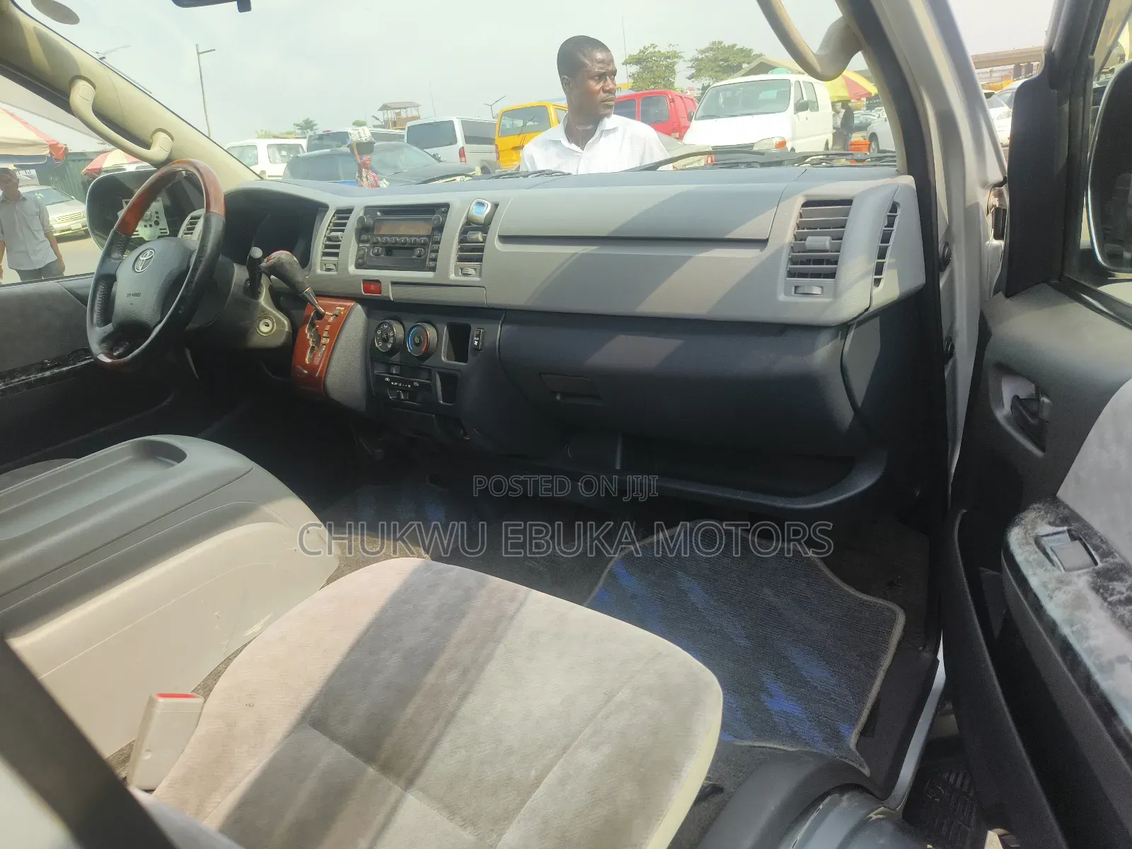 Toyota HiAce 2014 Silver
