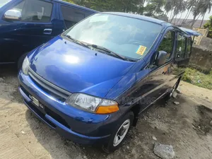 Toyota HiAce 2004 Blue