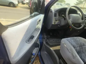 Toyota HiAce 2004 Blue