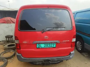 Toyota HiAce 2004 Red