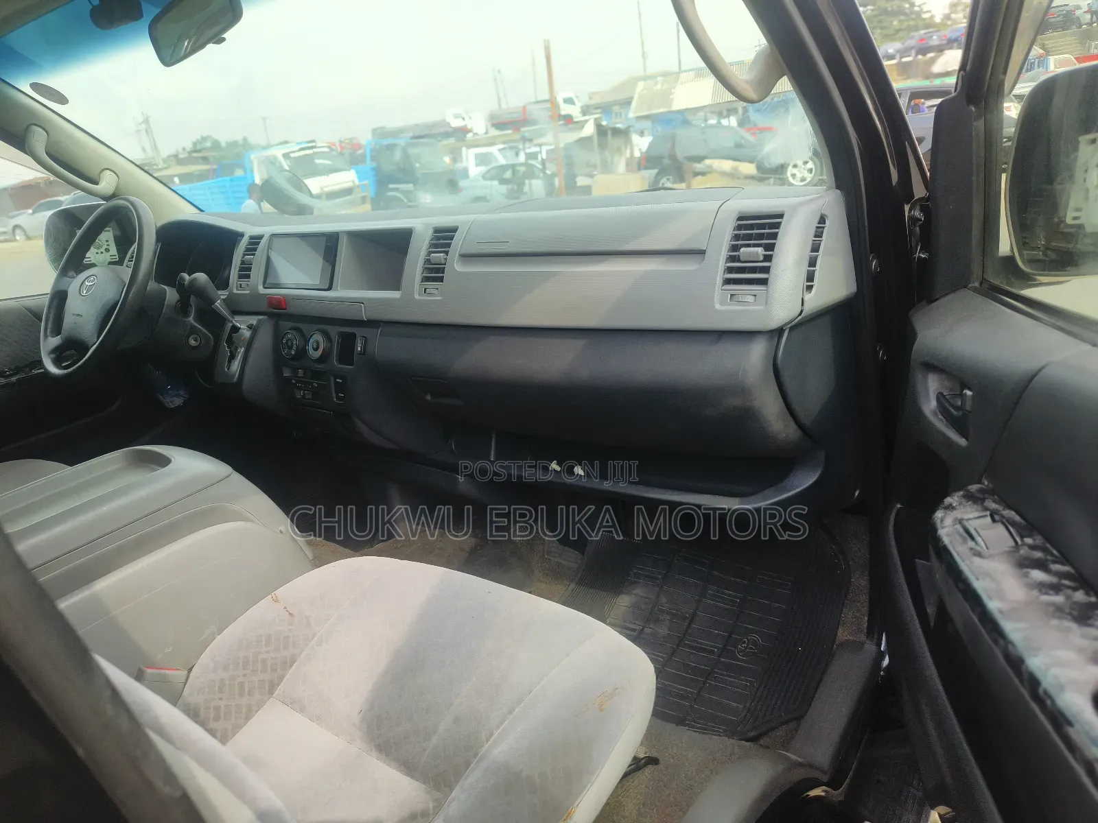 Toyota Grand HiAce 2015 Black
