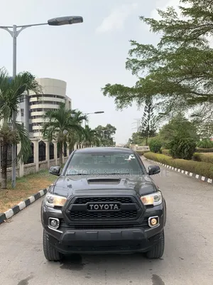 Toyota Tacoma SR5 2017 Gray