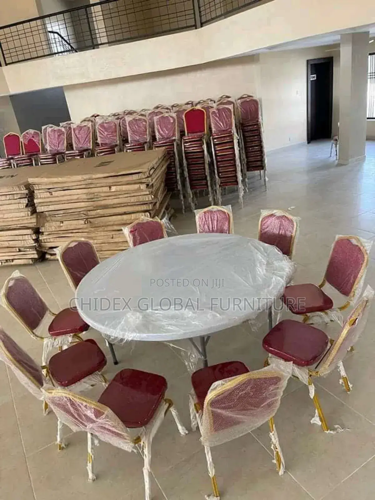 Round Banquet Table