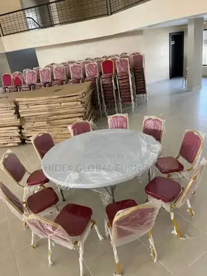 Round Banquet Table