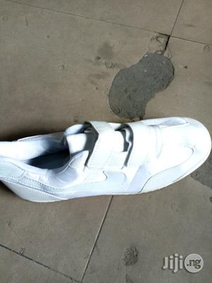 White Jugging Canvas