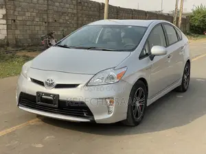 Toyota Prius Three 4dr Hatchback (1.8L 4cyl gas/electric hybrid CVT) Silver