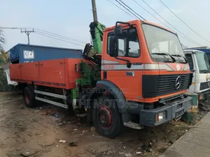 Mercedes 1722 With10tons Self-Loader
