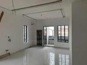 Stunning 3-Bedroom Flat