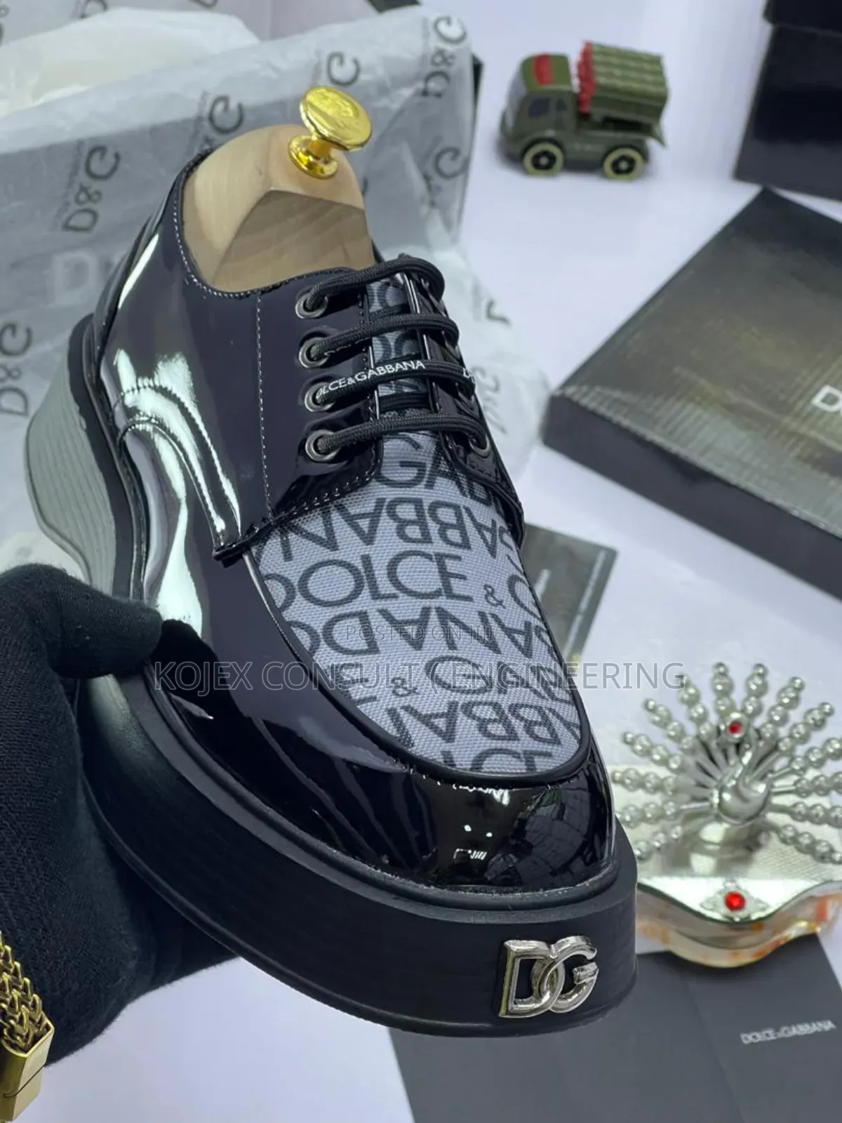 D G Shoe Available