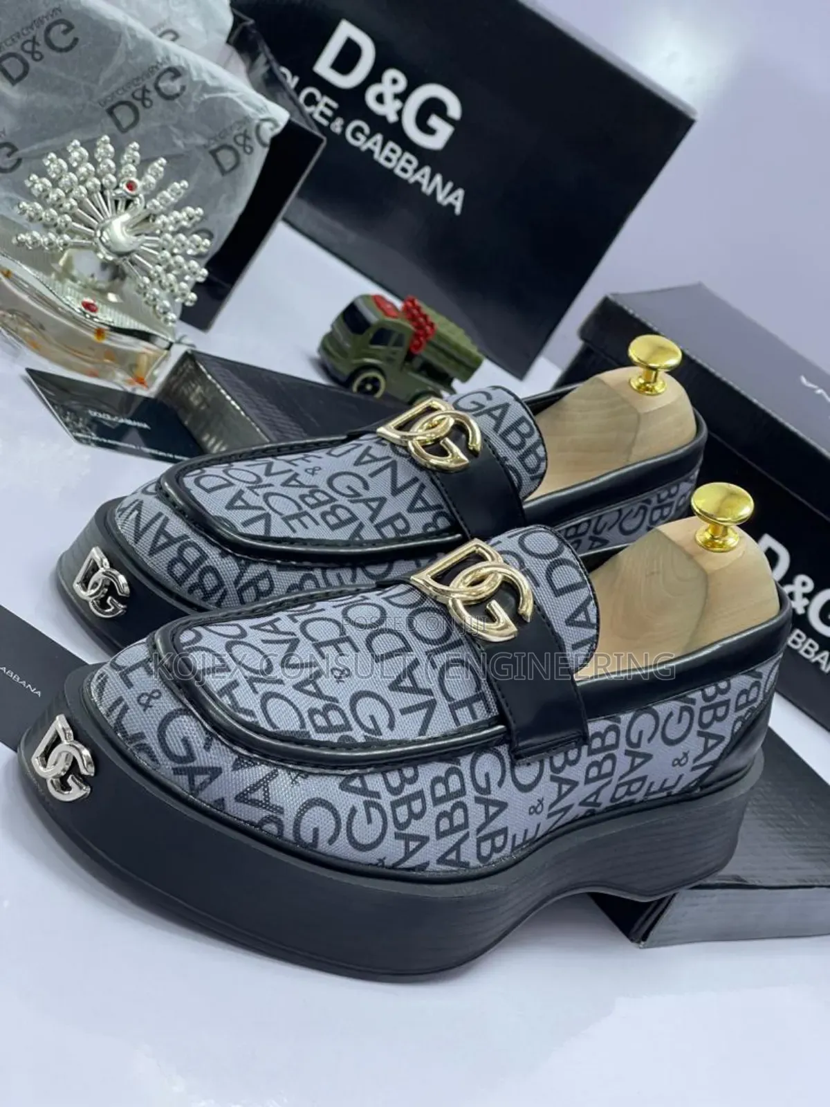 D G Shoe Available
