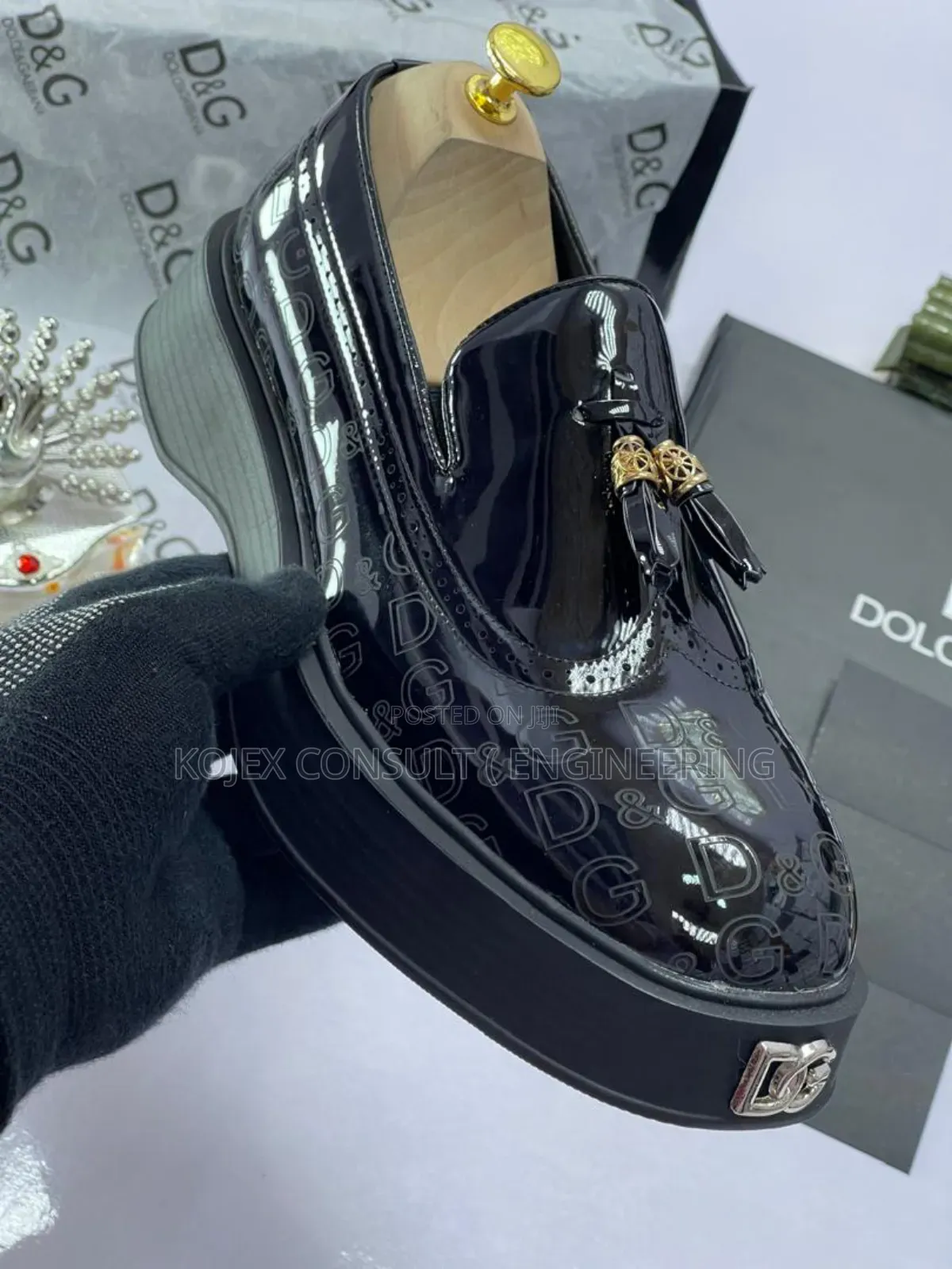 D G Shoe Available
