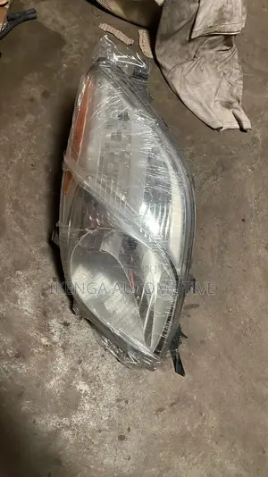 Headlight Toyota Yaris 2008 Salon