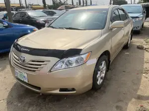 Toyota Camry LE 4dr Sedan (2.4L 4cyl 5A) 2009 Gold