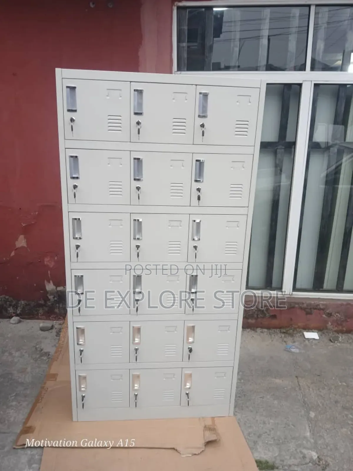 18 Doors Locker
