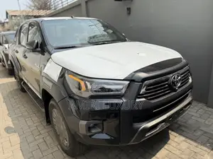 New Toyota Hilux 2025 Black