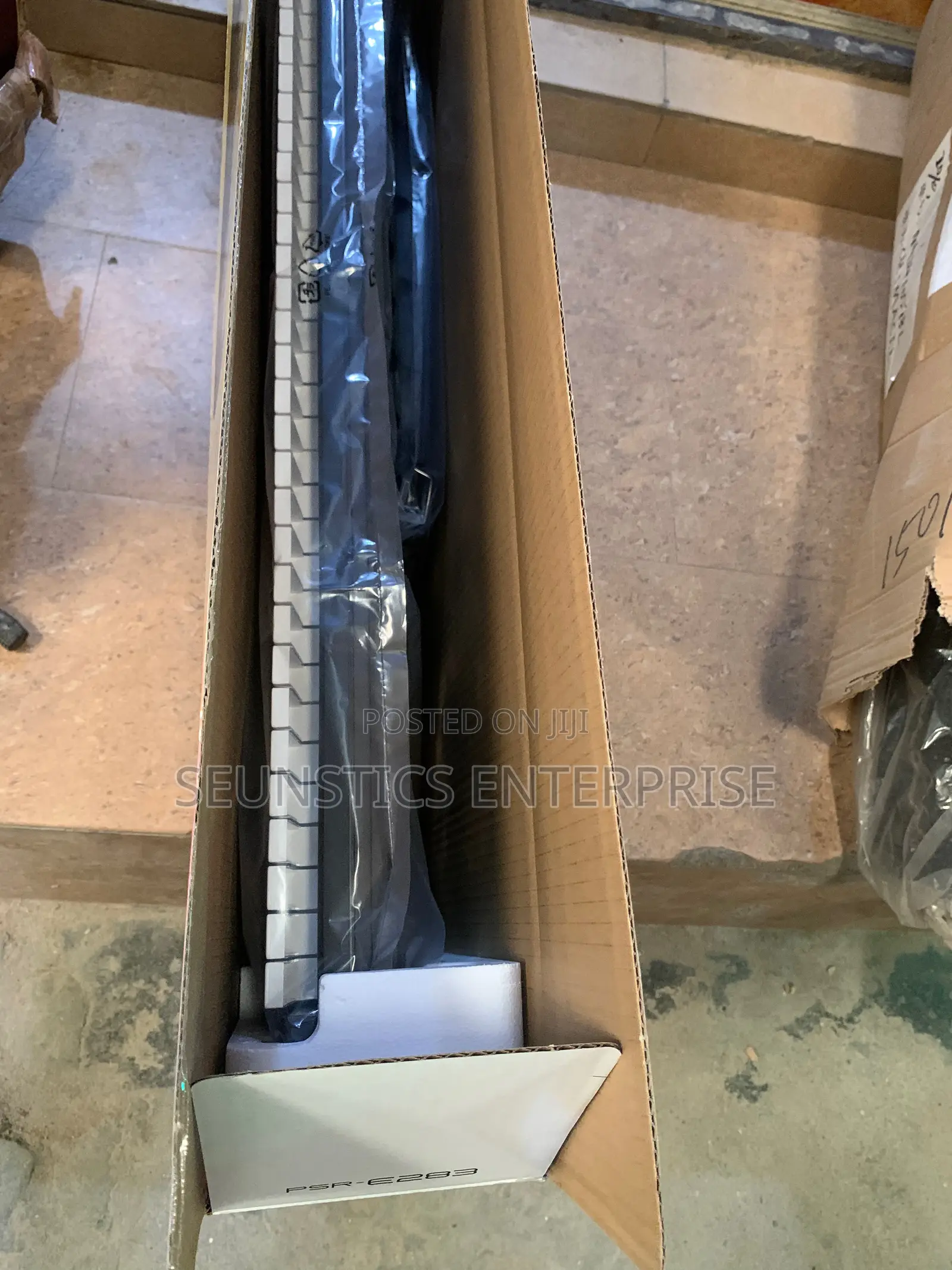 Quality Yamaha PSR E283 Keyboard (Piano)